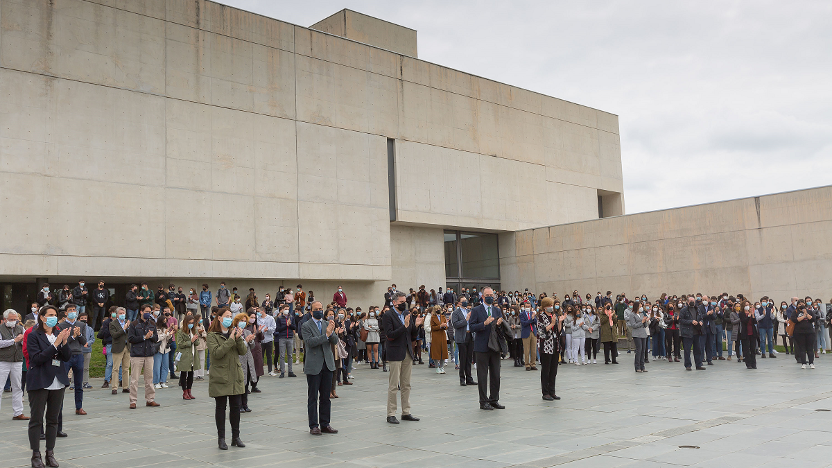 (VÍDEO) El sentido homenaje de la Universidad de Navarra a David Beriain y Roberto Fraile