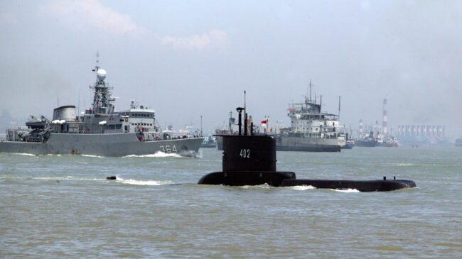 EE.UU. enviará recursos para buscar el submarino indonesio desaparecido que se quedará sin oxígeno este sábado