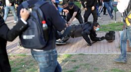 Detenido el joven que pateó a un policía en los disturbios del mitin de Vox en Vallecas