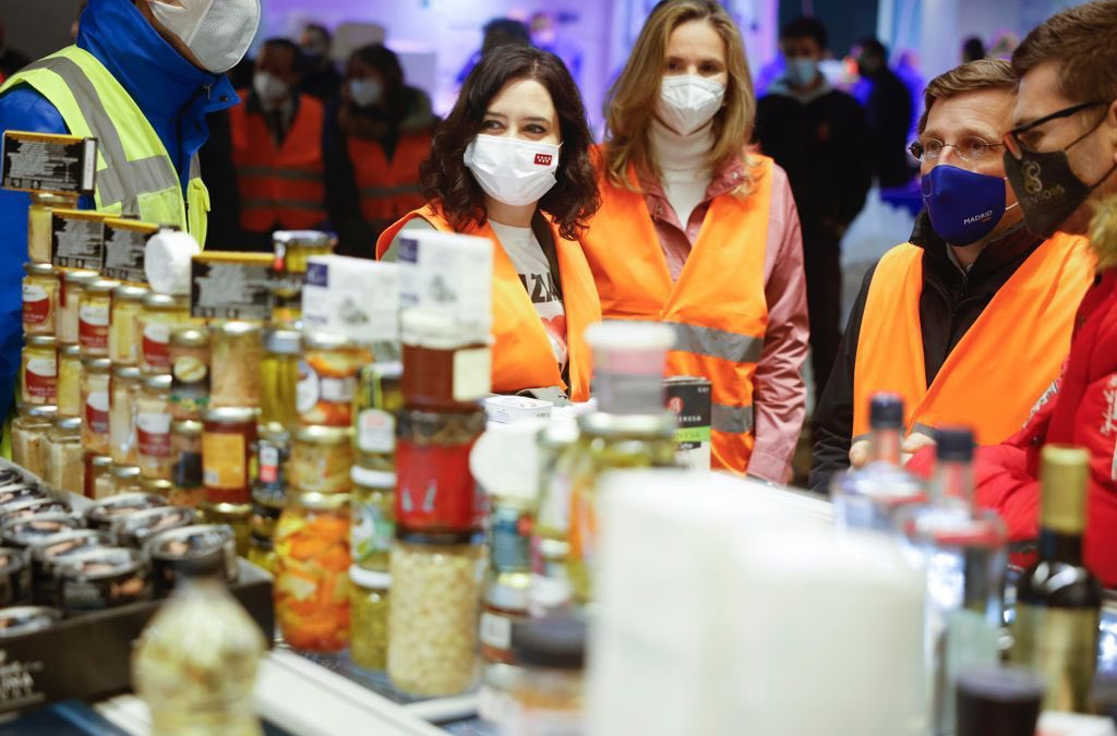 (VÍDEO) Los trabajadores de Mercamadrid reciben a Ayuso y Almeida entre aplausos