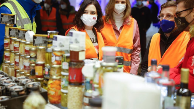 (VÍDEO) Los trabajadores de Mercamadrid reciben a Ayuso y Almeida entre aplausos