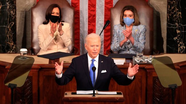 Biden defiende su particular 'New Deal' en su primer gran discurso ante el Congreso: "Estados Unidos ha vuelto"