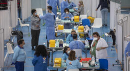 Las vacaciones complican el objetivo de llegar al 70 % de vacunados en agosto