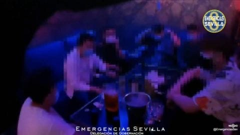 (VÍDEO) Madrugada de lunes en Sevilla: 81 personas de origen chino multadas y desalojadas de un karaoke