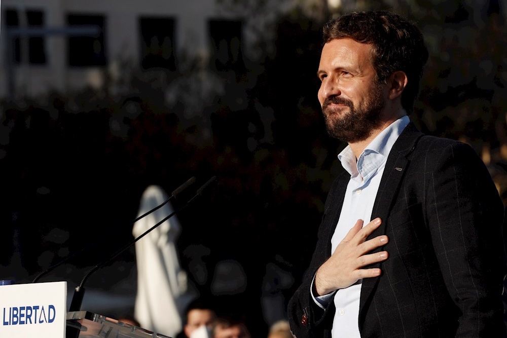 El PP sube en estimación de voto y se acerca al PSOE, según el CIS