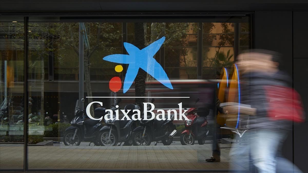 CaixaBank recortará 8.291 empleos y cerrará el 27 % de sus oficinas en España