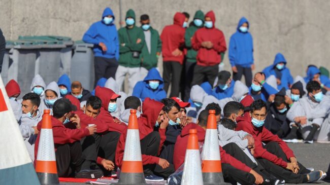 El presidente de Canarias anuncia que deportará a los inmigrantes que generen altercados