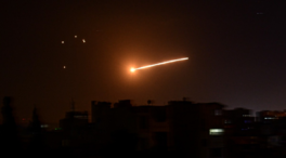 (VÍDEO) Tensión en la frontera sirio israelí: Israel bombardea objetivos en Siria en respuesta al disparo de un misil contra una central nuclear