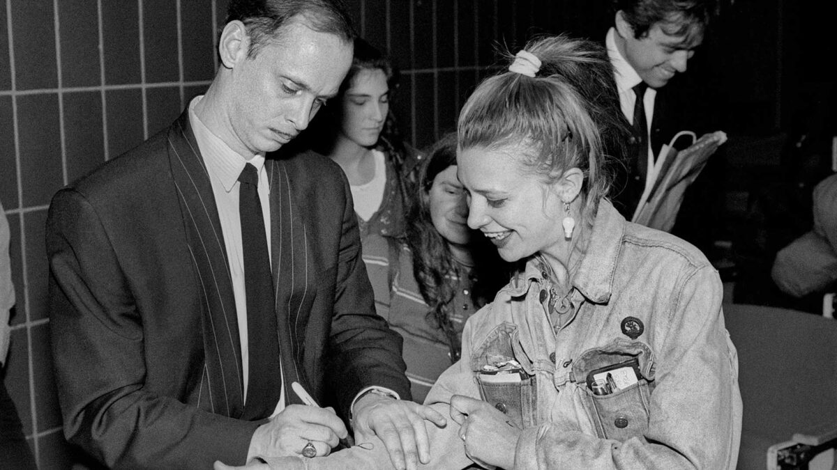 John Waters, o cómo forjar una carrera a base de parodias, cacas de perro y críticas negativas