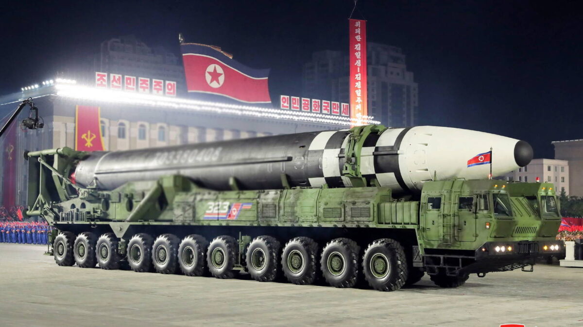 Corea del Norte continua la escalada: lanza un nuevo misil hacia el mar de Japón