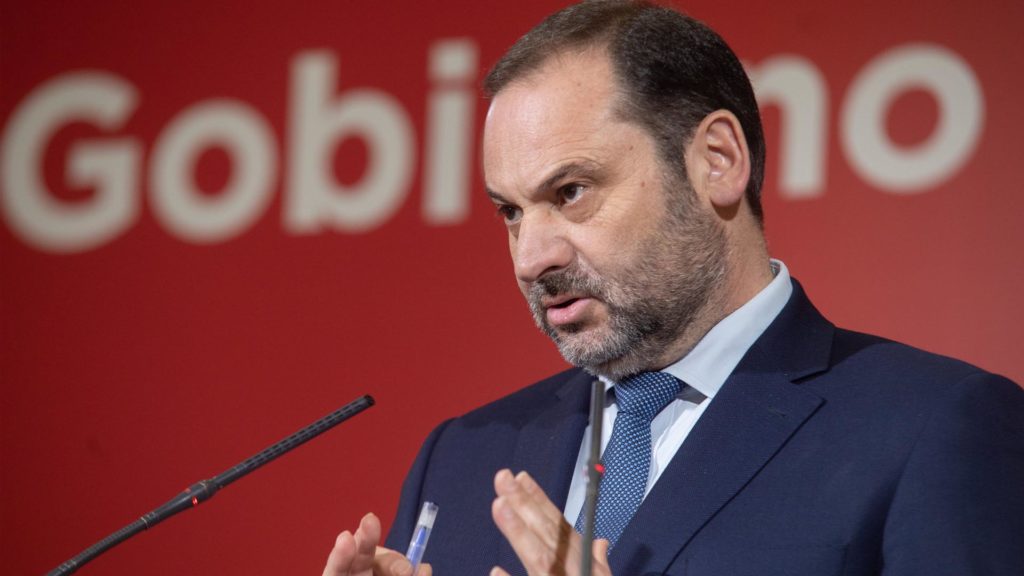 Ministro Ábalos: un hombre leal al PSOE con orígenes comunistas y marcado por el escándalo del Delcygate y Plus Ultra