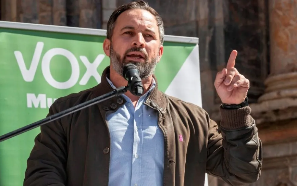 Un juez rechaza retirar el cartel de Vox contra los menores extranjeros, como pedía la Fiscalía