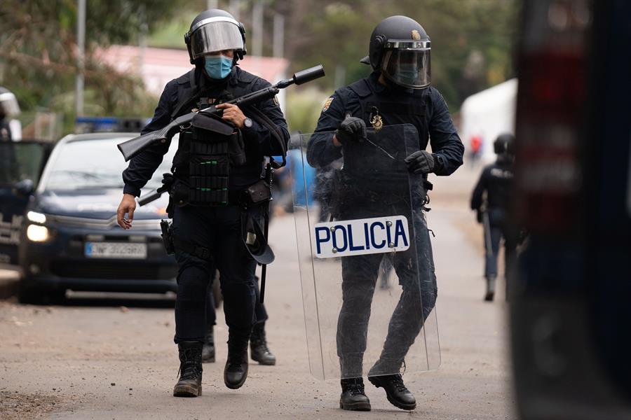 Un policía dispara a un hombre que le perseguía con un hacha en Valladolid