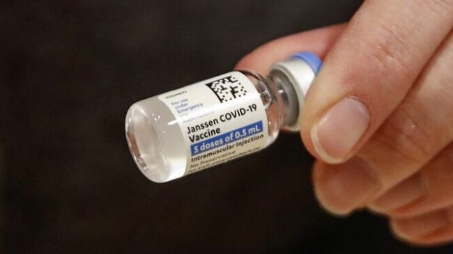 Los expertos aconsejan retomar la vacunación con Janssen en Estados Unidos