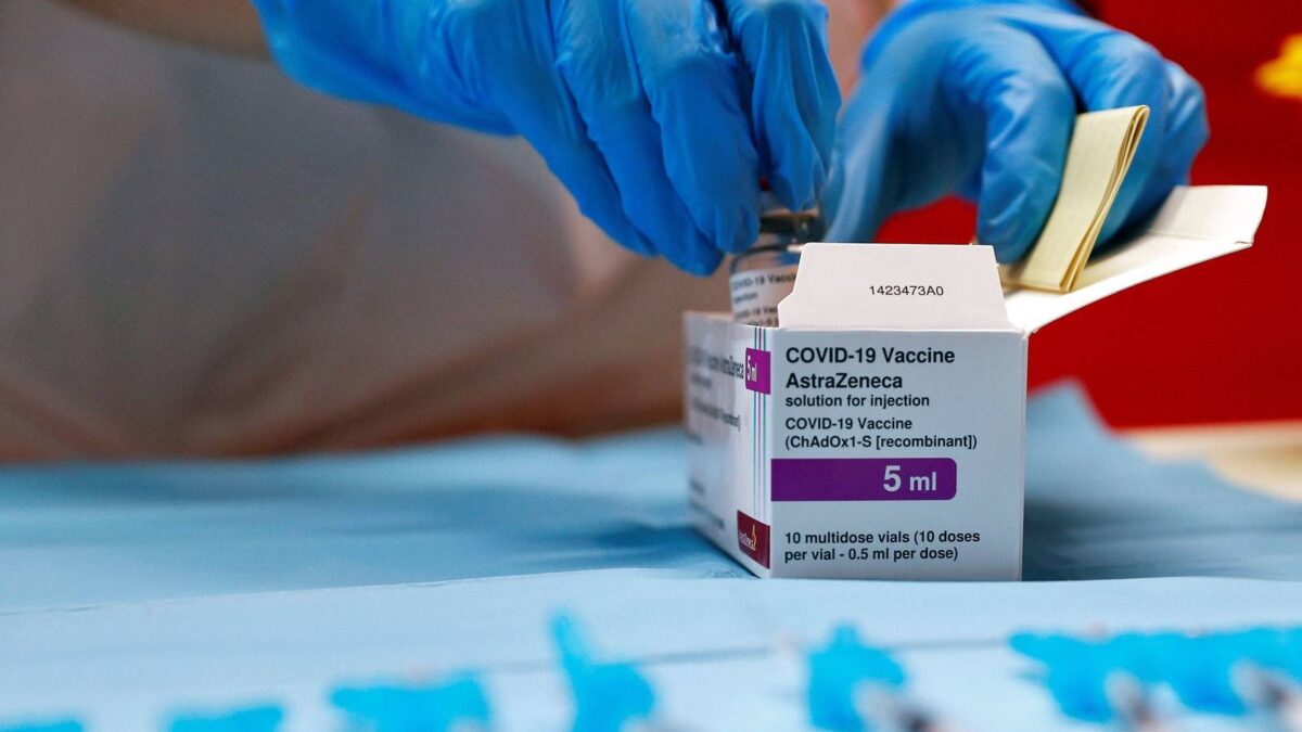 Sanidad distribuye 400.000 nuevas dosis de la vacuna de AstraZeneca