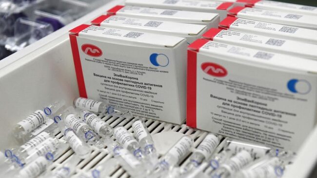 La segunda vacuna rusa, EpiVacCorona, tiene una eficacia del 94% en los mayores
