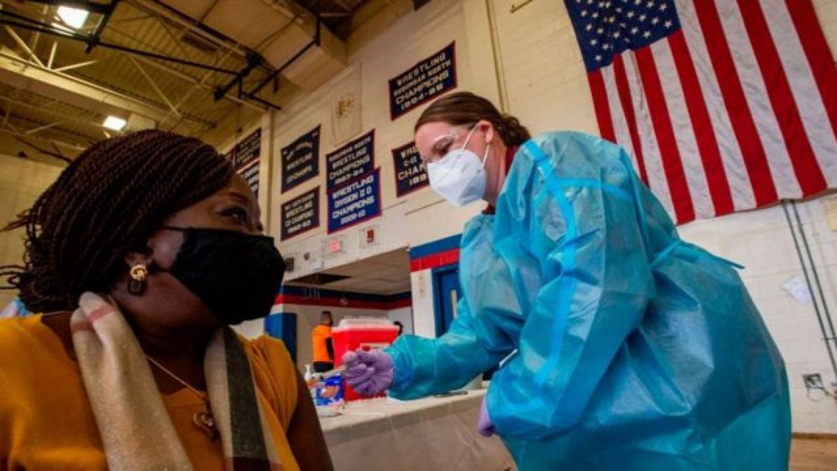 Los casos de coronavirus caen por primera vez en los 50 estados de Estados Unidos