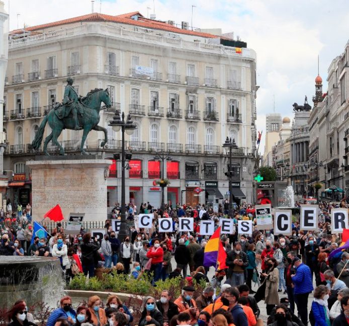 Miles de personas celebran en las calles el 1 de mayo en toda España