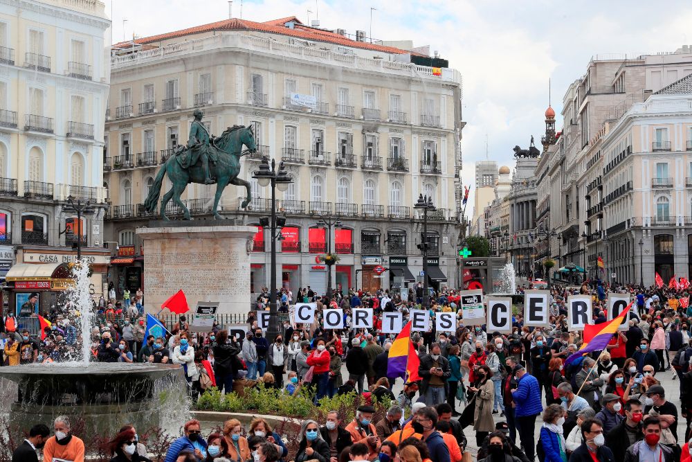 Miles de personas celebran en las calles el 1 de mayo en toda España