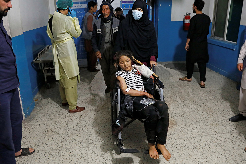La mayoría son estudiantes: ya son más de 50 las víctimas en el atentado contra una escuela femenina en Kabul