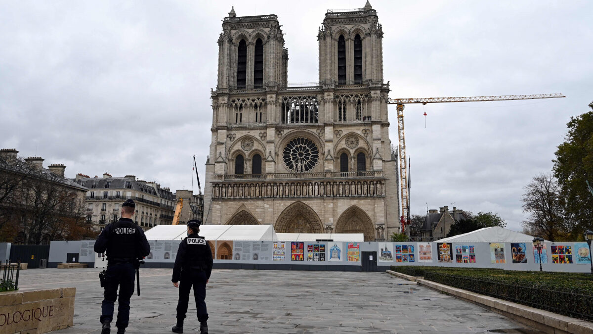 Cerrada temporalmente la plaza de la catedral de Notre Dame por altos niveles de plomo