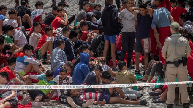 Ascienden a 42 los casos de COVID entre los inmigrantes que entraron masivamente en Ceuta