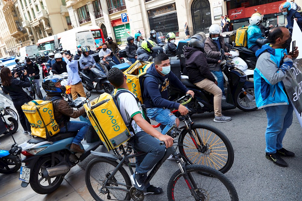 El Gobierno aprueba la ley de los 'riders', que regula el trabajo de los repartidores a domicilio