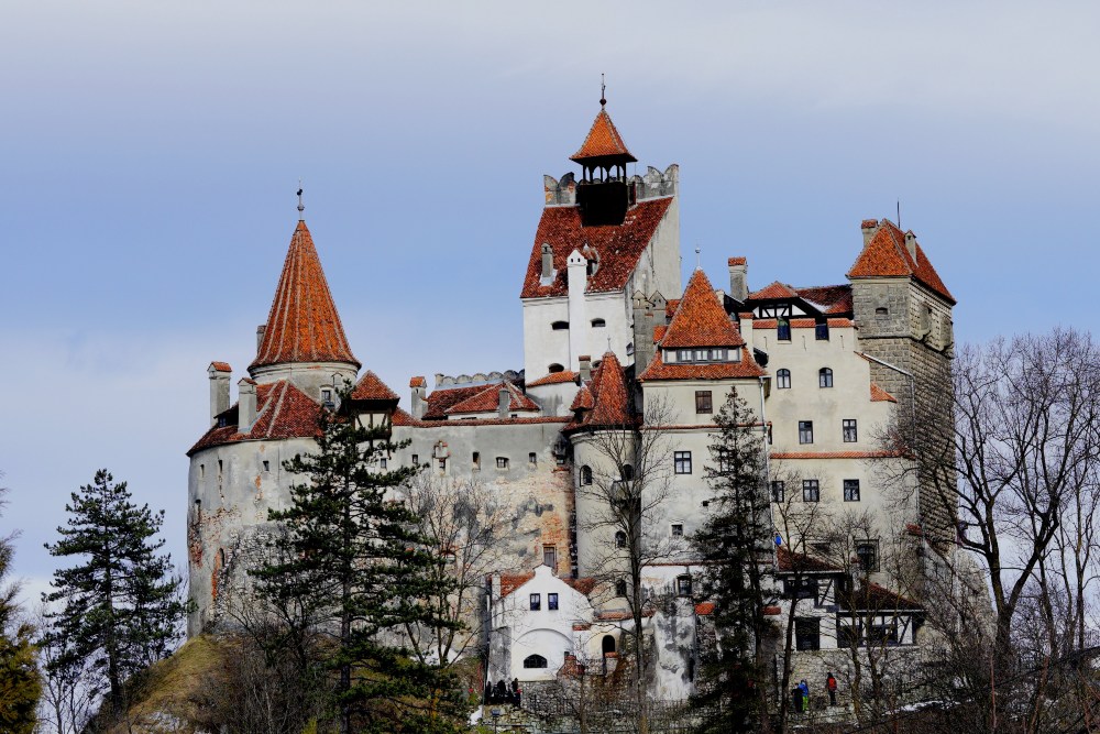 El castillo del Conde Drácula en Rumanía ofrece un pinchazo de Pfizer como ‘souvenir’