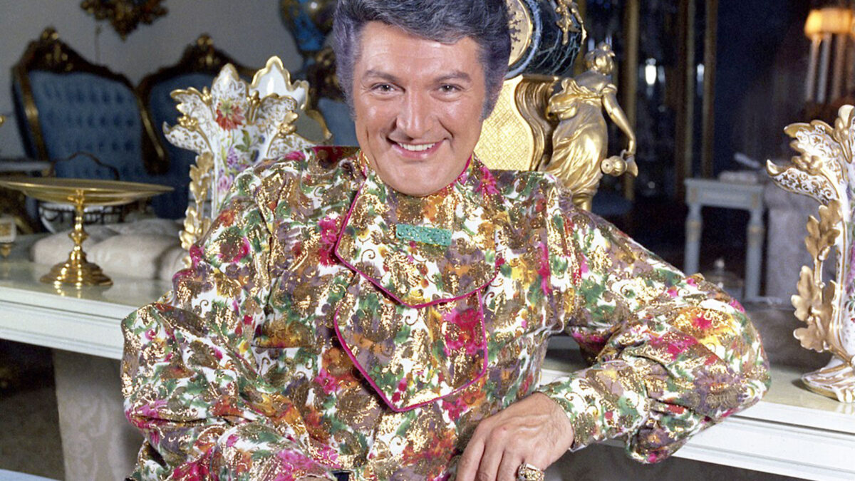 Por qué Liberace ocultó siempre su homosexualidad y demandó a todo el que se atrevió a cuestionarle