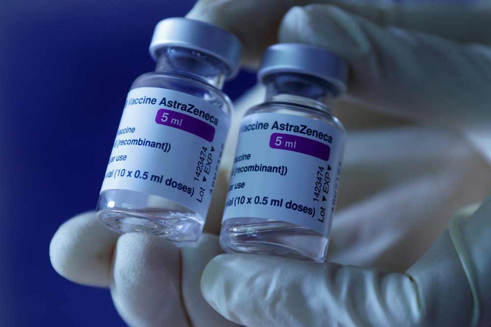 Vacunan por error con AstraZeneca a 94 personas menores de 60 años en Cáceres