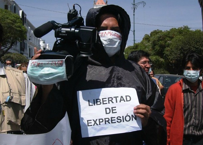 Los periodistas reivindican libertad de prensa y liberarse de noticias falsas con medios «de calidad»