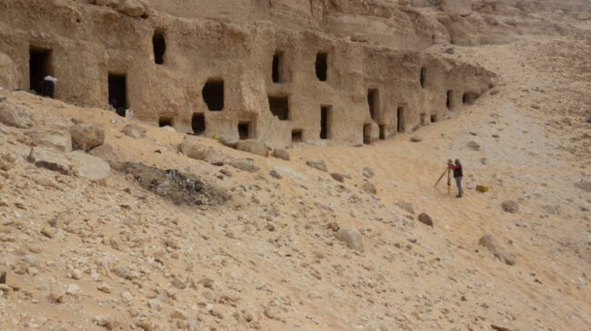 (FOTOGALERÍA) Descubren 250 tumbas del antiguo Egipto cavadas en la montaña