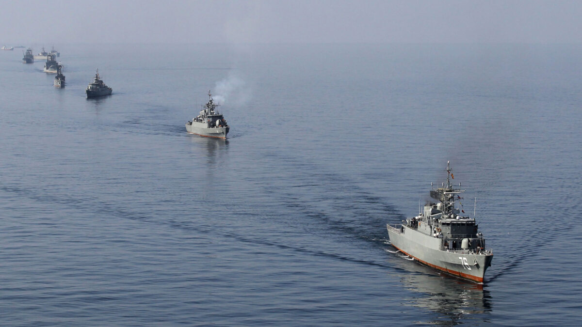 Tensión en el estrecho de Ormuz: EE.UU. lanza 30 disparos a Irán como «advertencia»