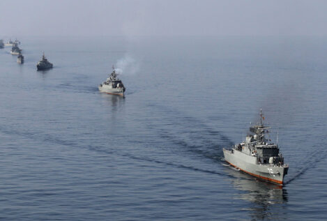 Tensión en el estrecho de Ormuz: EE.UU. lanza 30 disparos a Irán como "advertencia"