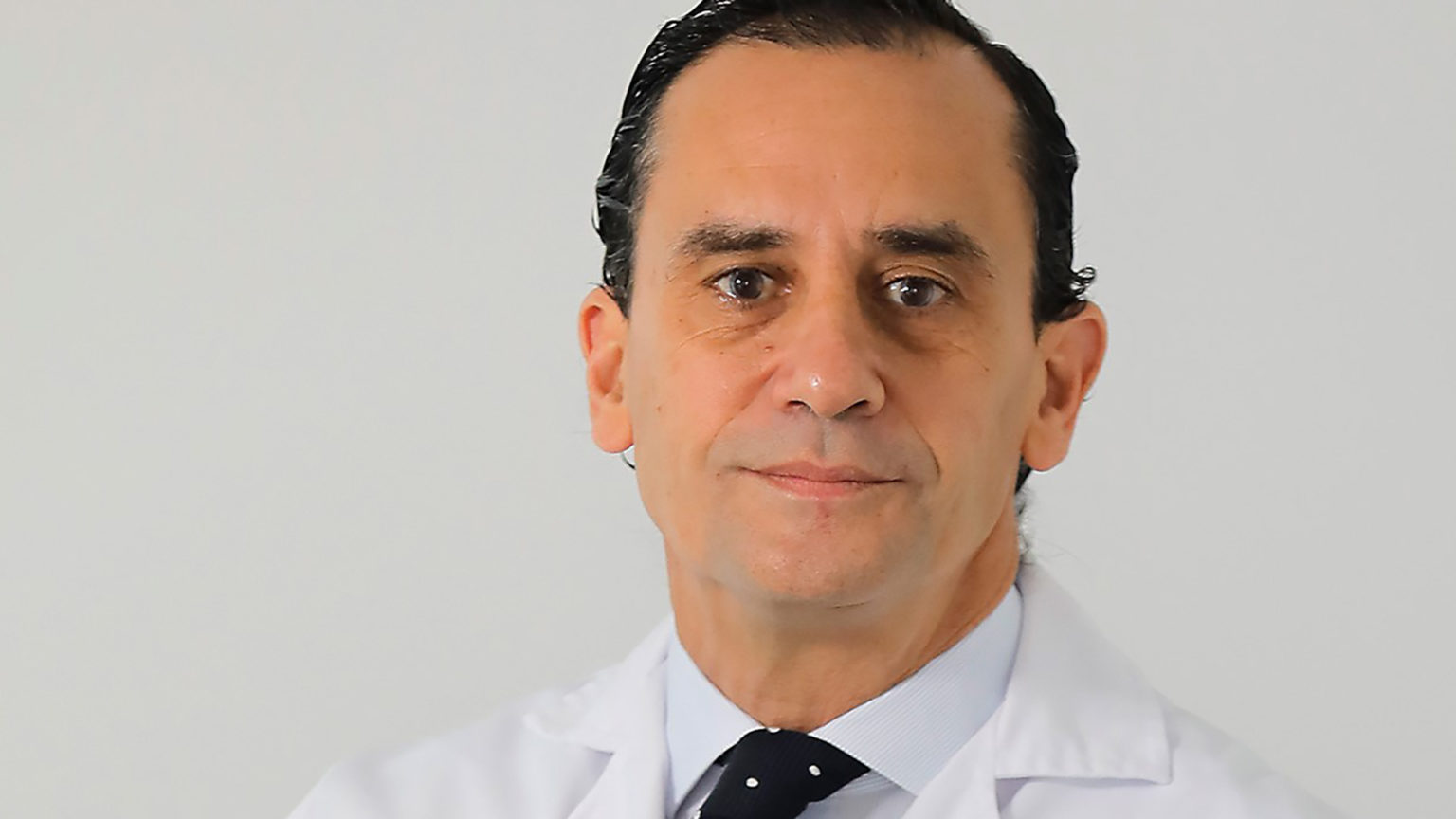 Salvador Morales-Conde: «Nos preocupan las cirugías pospuestas por diagnósticos tardíos»