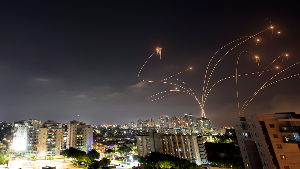 La Cúpula de Hierro de Israel intercepta un cohete lanzado desde Gaza