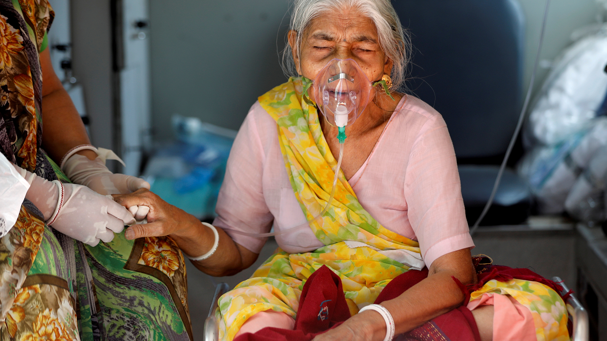 La India registra un nuevo récord de muertes por COVID en plena bajada de casos