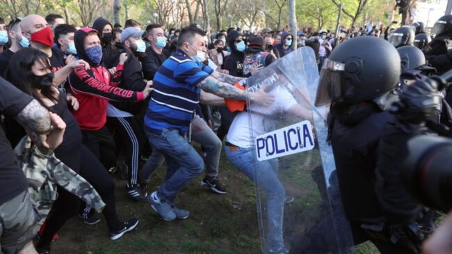 Detenidos dos escoltas de Pablo Iglesias por participar en los incidentes contra Vox en Vallecas
