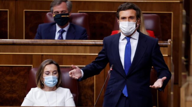 Sánchez y Casado se enfrentan a cuenta de las elecciones en Madrid y del fin del estado de alarma
