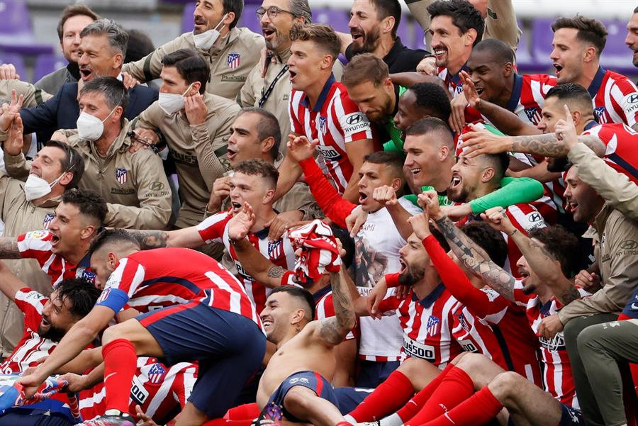 El Atlético gana la Liga tras una remontada de alta tensión