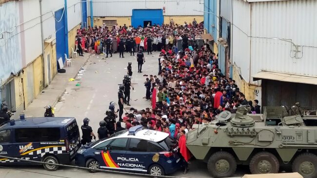 La entrada masiva de inmigrantes preocupa al Hospital de Ceuta por el covid