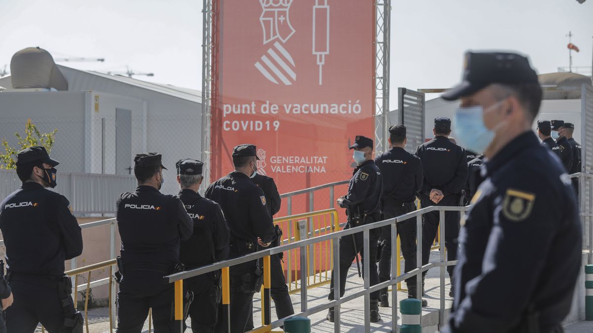 Cataluña comienza a vacunar con Moderna a la Guardia Civil y la Policía