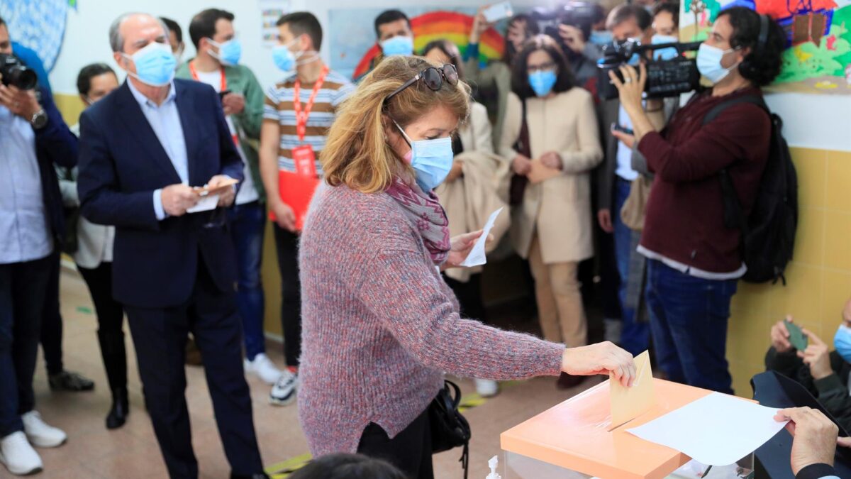 La participación en las elecciones madrileñas sube casi 11 puntos hasta alcanzar el 69%
