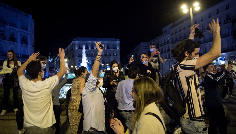 El Ayuntamiento de Sevilla culpa a Ayuso de las fiestas en la capital andaluza por haber proclamado el mensaje de «libertad»