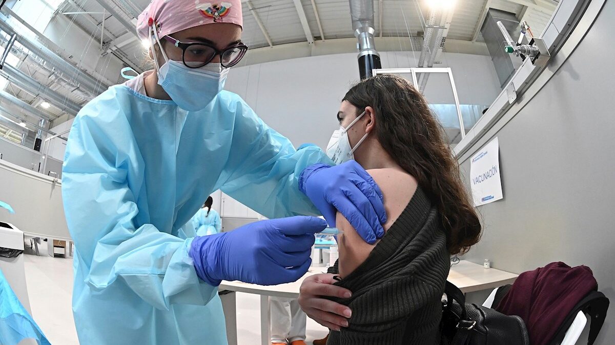 Madrid pone en marcha un sistema de autocitación para vacunarse