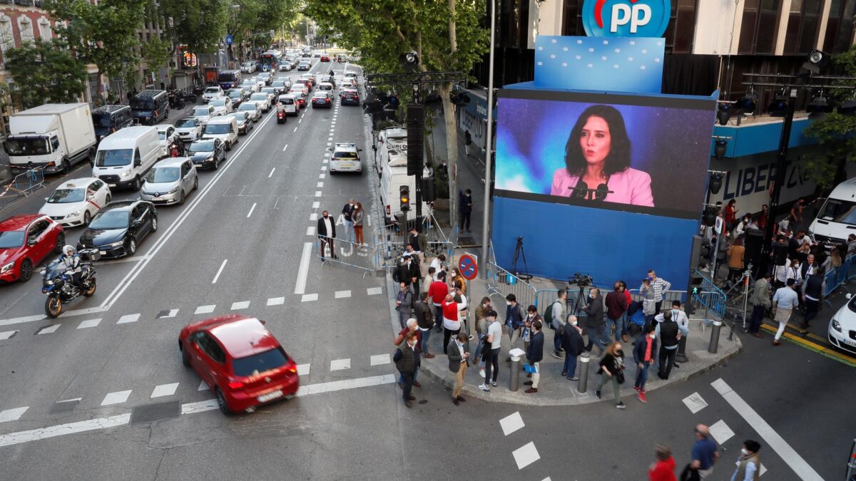 El PP logra 61 escaños, el PSOE retrocede a 27 y Cs desaparece con el 15,67% escrutado