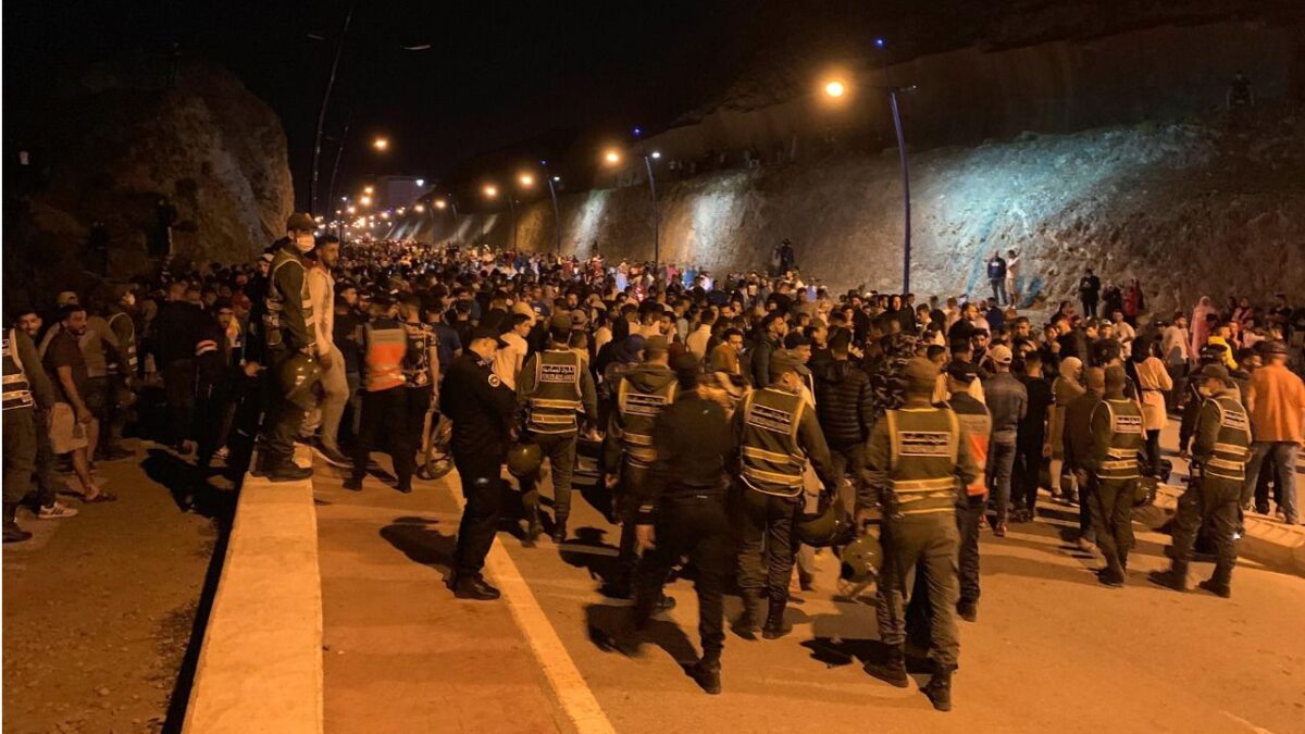 (VÍDEO) La Policía interviene en al menos dos peleas de inmigrantes en las calles de Ceuta