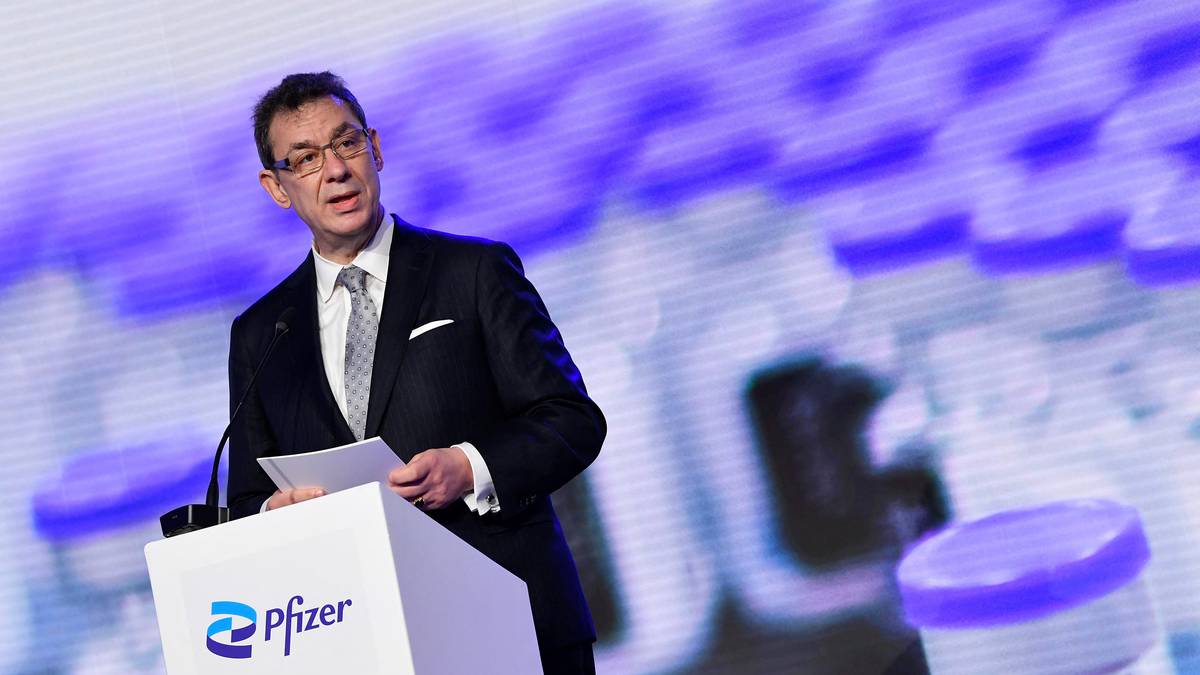 El CEO de Pfizer alerta de que la suspensión de las patentes de vacunas desatará una batalla por las materias primas
