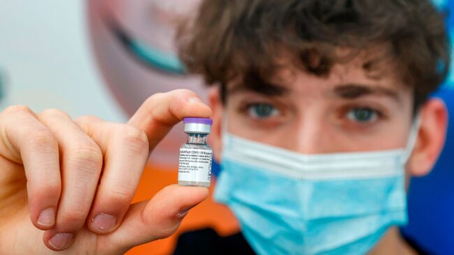 Los adolescentes de 12 a 16 años empezarán a ser vacunados en Andalucía a partir de agosto