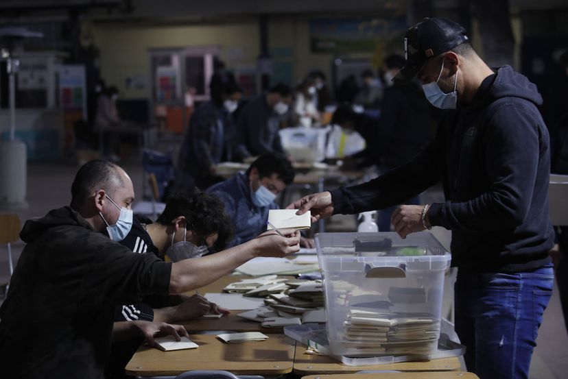 Los chilenos castigan a la clase política tras otorgar a ciudadanos independientes la redacción de la nueva Constitución